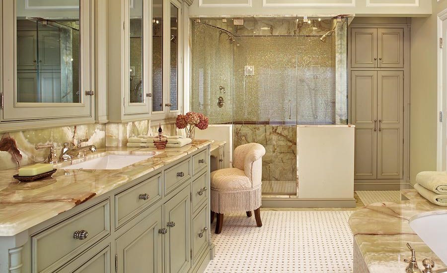 25 Meilleures idées de conception de salles de bains traditionnelles